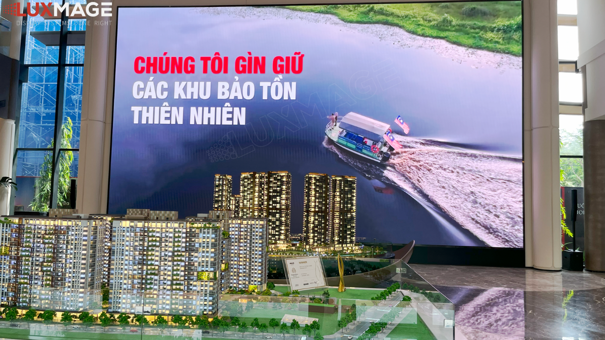 Phòng trưng bày kỹ thuật số trong showroom