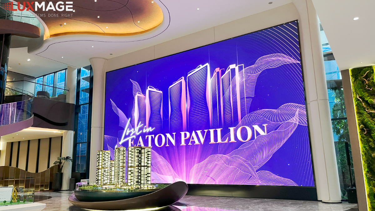 Digital showroom với hệ thống điều khiển nội dung tập trung và đồng bộ.