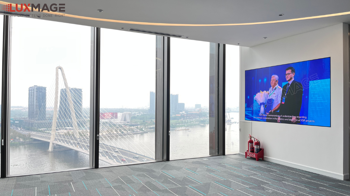 màn hình LED COB với bề mặt phẳng, chip được đóng gói trực tiếp trên bảng mạch.