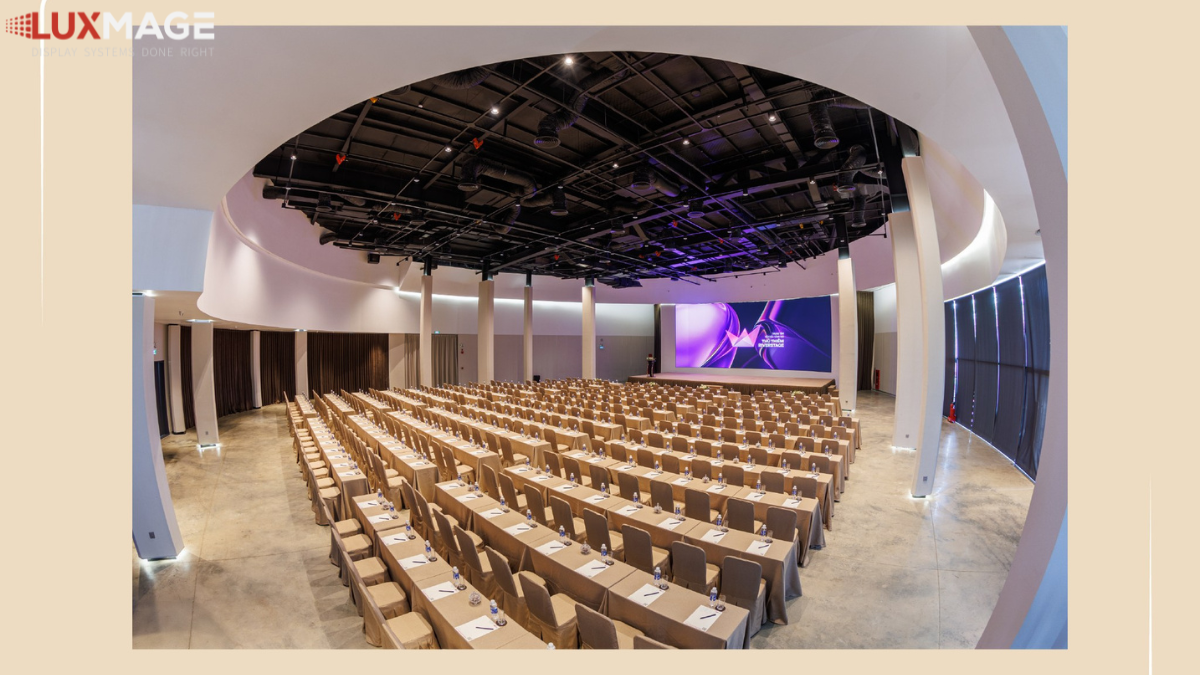 Nâng tầm không gian với màn hình LED cong sự kiện