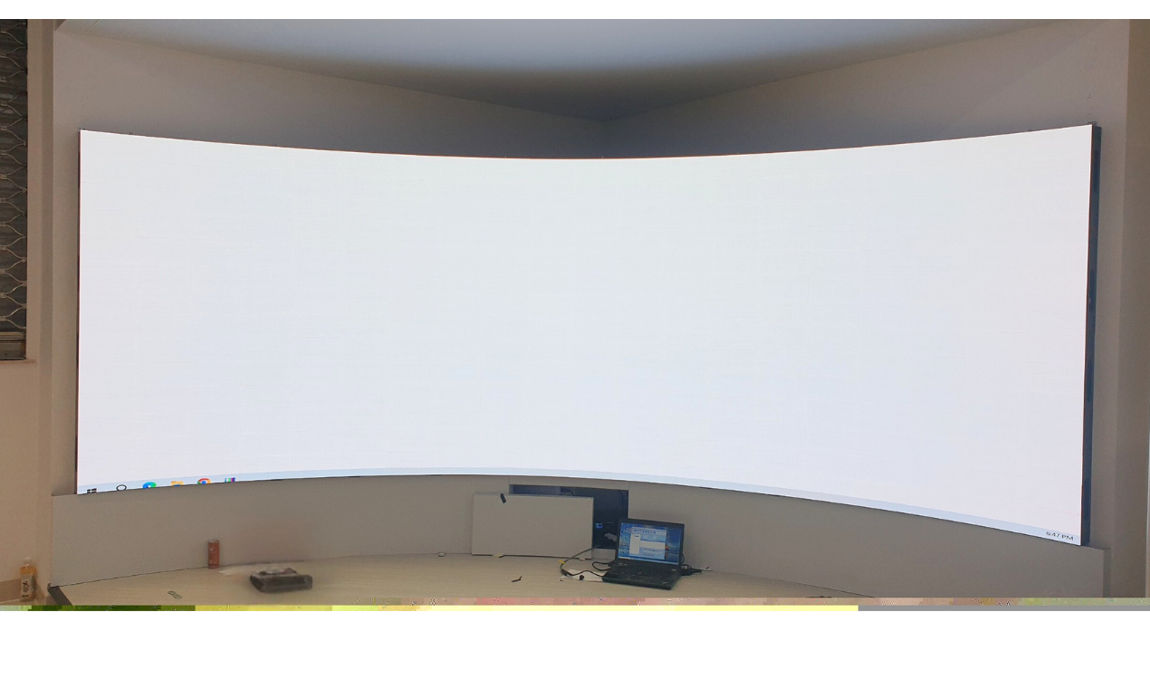 Luxmage chuyên cung cấp các dòng màn hình LED cong chính hãng với mức giá cạnh tranh và dịch vụ lắp đặt toàn quốc.
