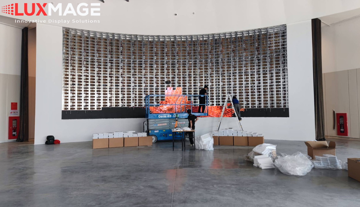 Kết cấu module LED thế hệ mới giúp chuyển đổi độ cong mượt mà.