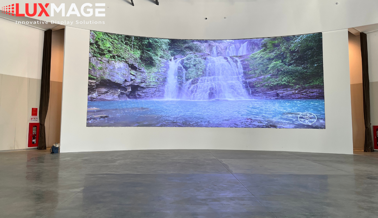 Màn hình LED hội trường trình chiếu sân khấu và sự kiện quy mô lớn.