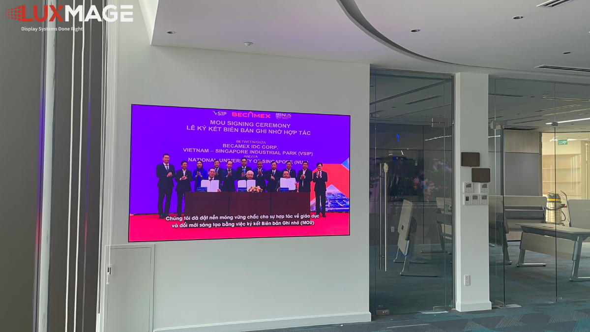 Màn hình LED phòng họp doanh nghiệp phục vụ trình bày dữ liệu và họp điều hành.