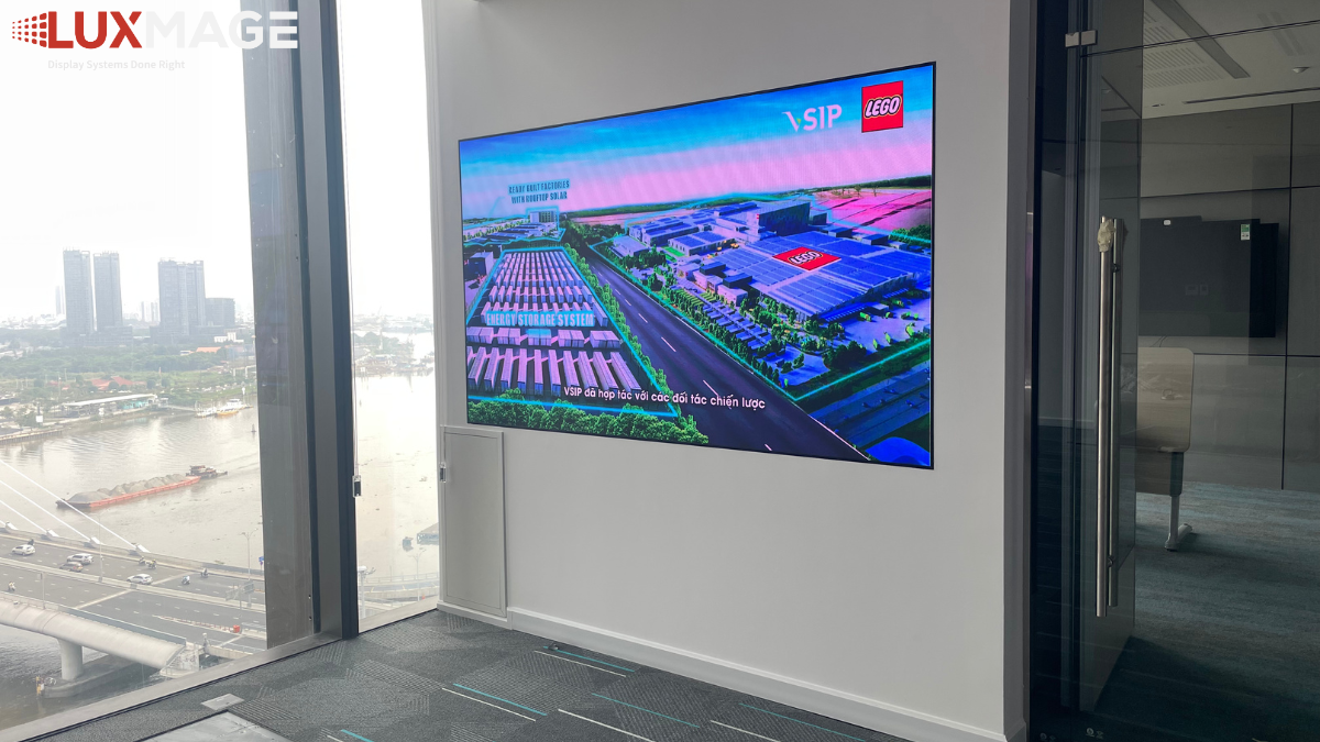 Giải pháp màn hình LED cho doanh nghiệp cần phù hợp không gian, khoảng cách quan sát và tần suất sử dụng.