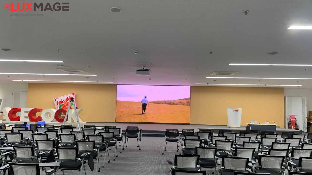 Hội trường lớn cần giải pháp màn hình LED hội nghị phù hợp