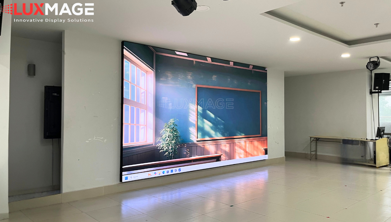 Luxmage lắp đặt màn hình LED hội nghị 15m² tại Trường Quốc tế Quận 7