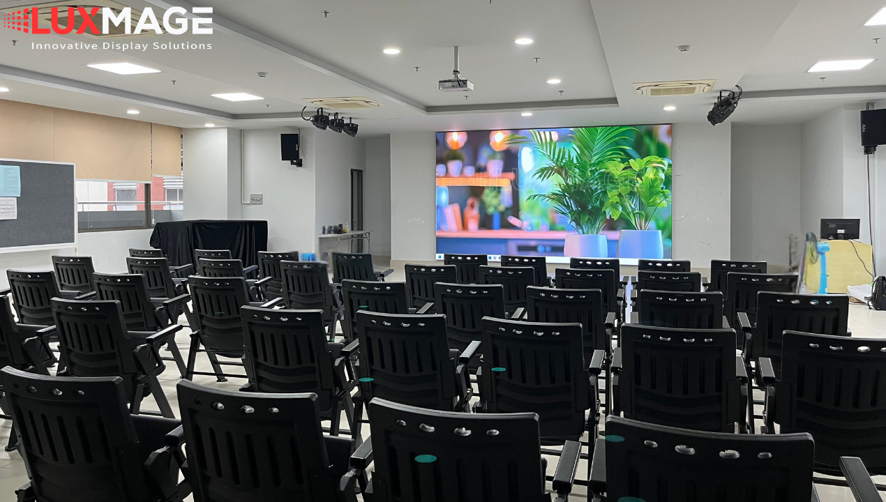 Luxmage lắp đặt màn hình LED hội nghị 15m² tại Trường Quốc tế Quận 7