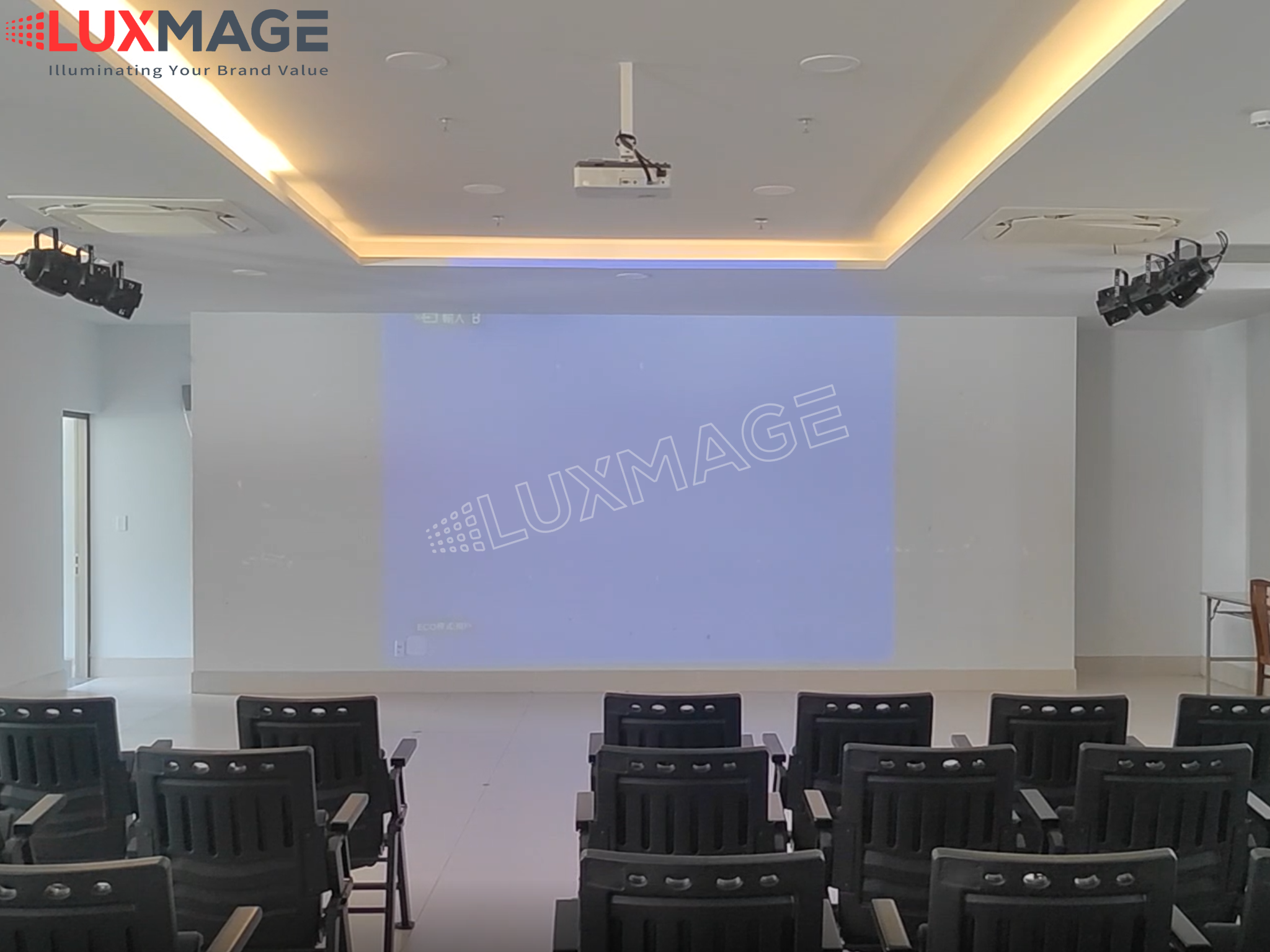 Phòng họp khi chưa sử dụng máy chiếu 