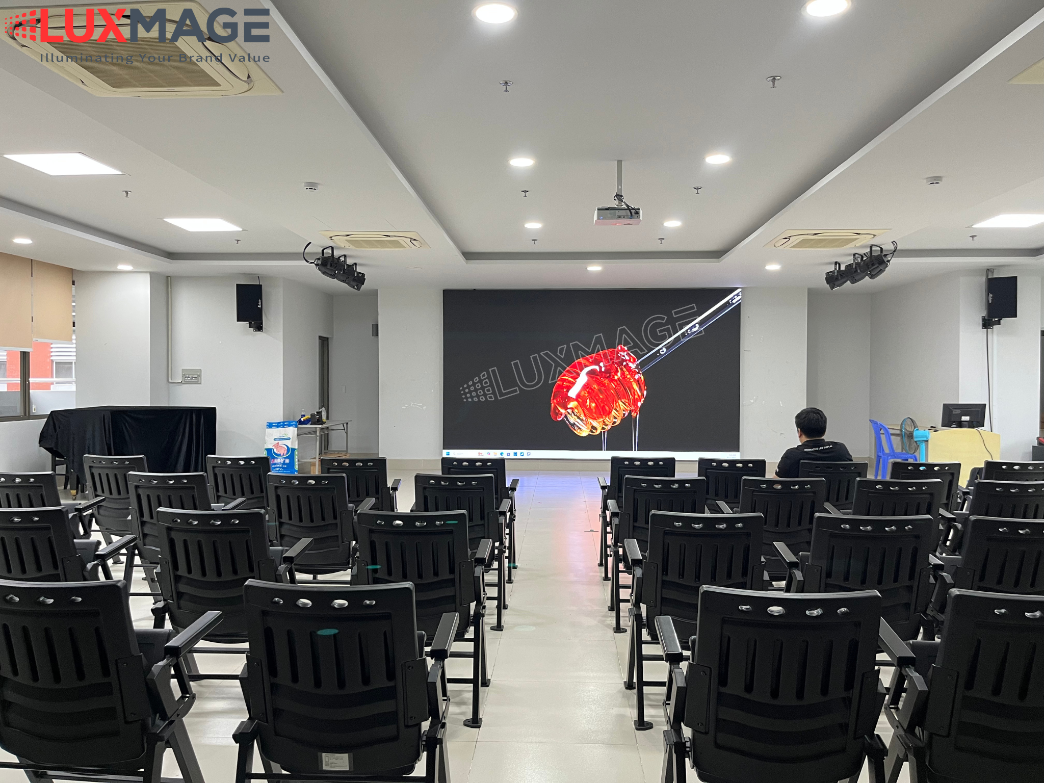 công nghệ LED trong giáo dục mang đến hình ảnh chân thực, màu sắc sống động.
