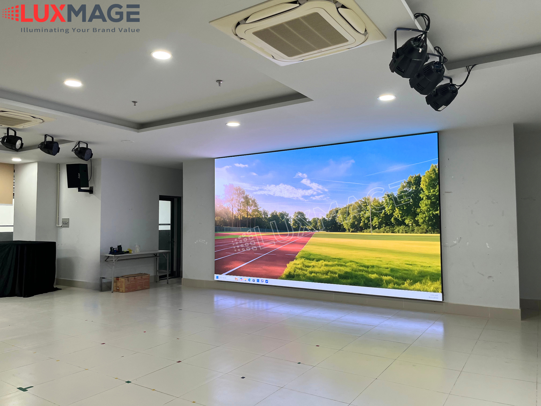 màn hình LED phòng học kỹ thuật số hóa
