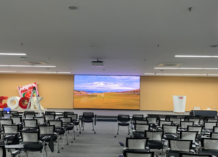 Màn hình LED phòng họp Luxmage sử dụng công nghệ COB, tiết kiệm điện, hình ảnh chân thực, quản lý thông minh. Lắp đặt chuyên nghiệp, báo giá minh bạch.