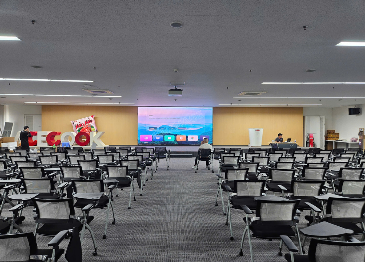 Lắp đặt màn hình LED phòng họp Luxmage – giải pháp hiển thị hiện đại cho không gian chuyên nghiệp.