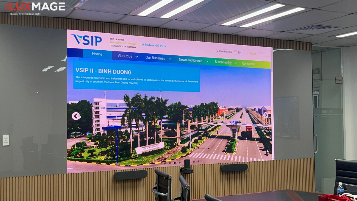 Giải pháp màn hình LED phòng họp hỗ trợ họp điều hành và trình bày chiến lược hiệu quả.