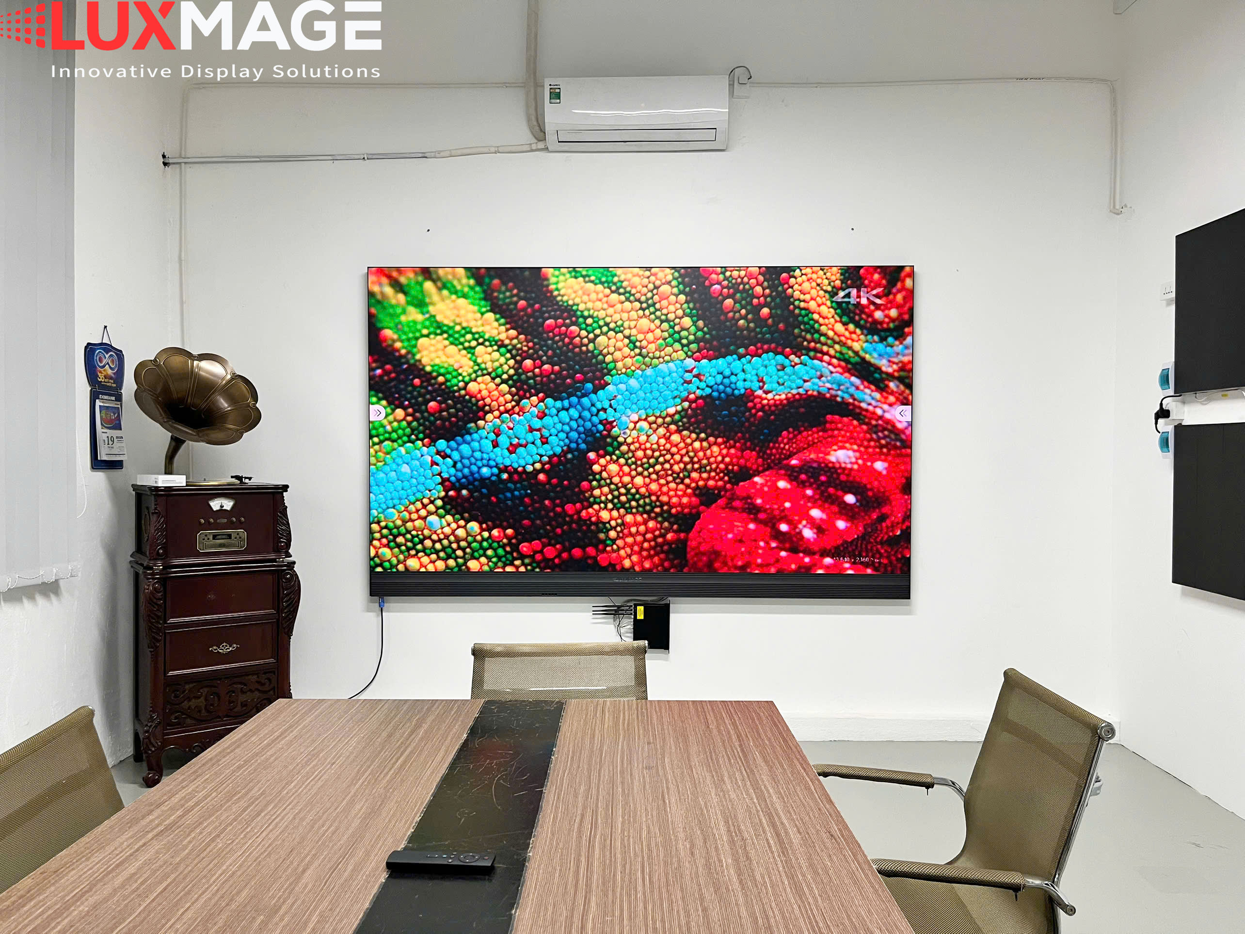 LUXMAGE đơn vị cung cấp giải pháp màn hình LED phòng họp trọn gói với giá thành cạnh tranh nhất thị trường