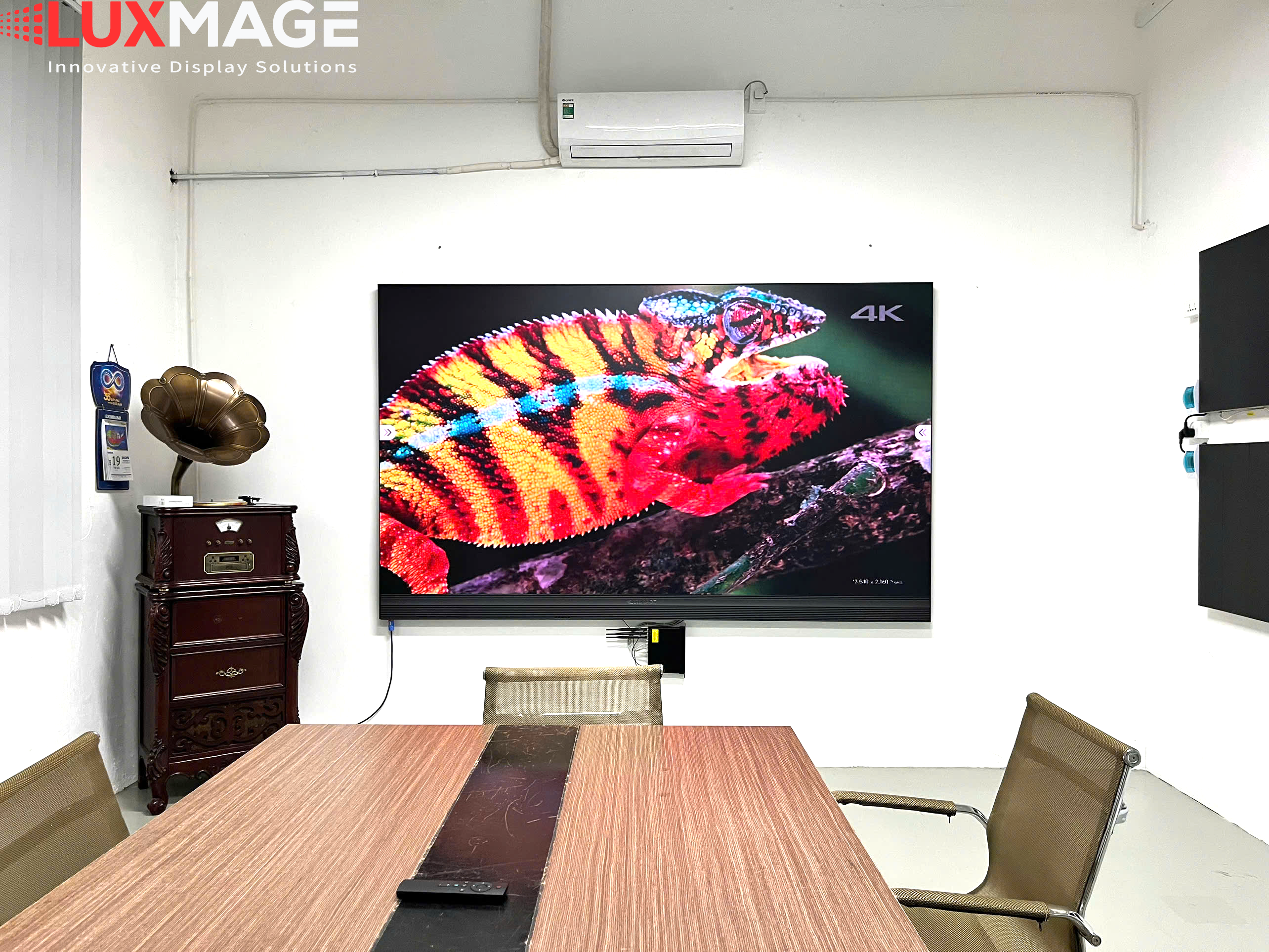 LUXMAGE đơn vị cung cấp giải pháp màn hình LED phòng họp trọn gói với giá thành cạnh tranh nhất thị trường