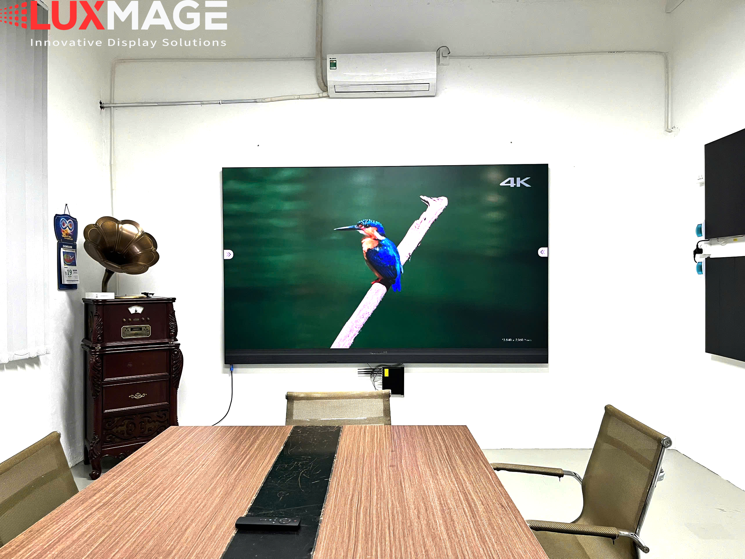 LUXMAGE đơn vị cung cấp giải pháp màn hình LED phòng họp trọn gói với giá thành cạnh tranh nhất thị trường