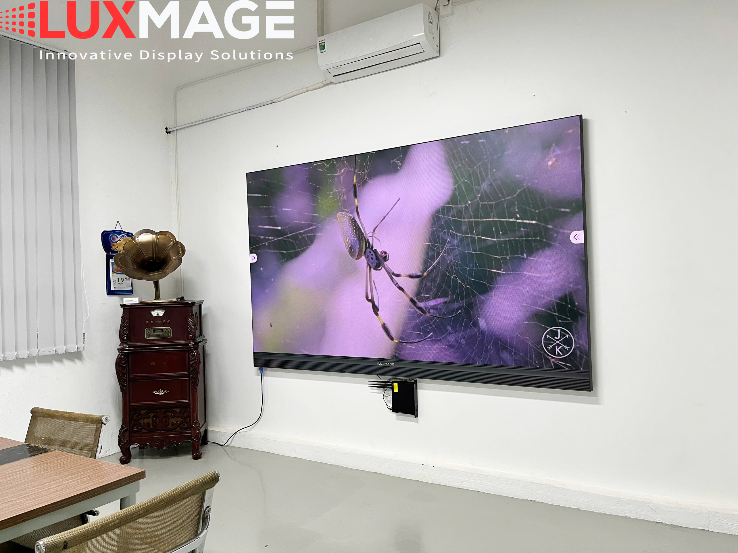 LUXMAGE đơn vị cung cấp giải pháp màn hình LED phòng họp trọn gói với giá thành cạnh tranh nhất thị trường