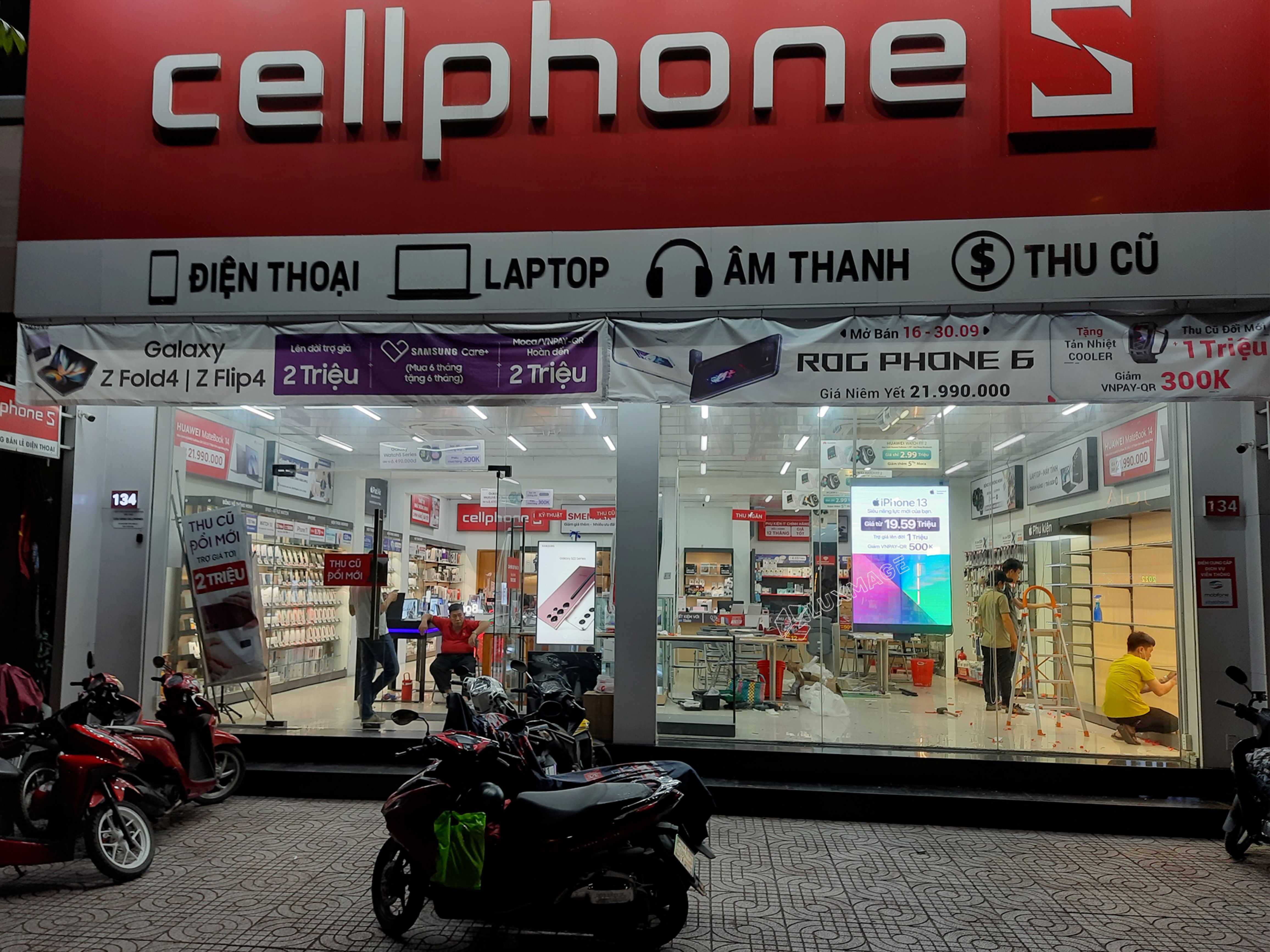 Cellphones poster smart uses transparent LED screen Poster