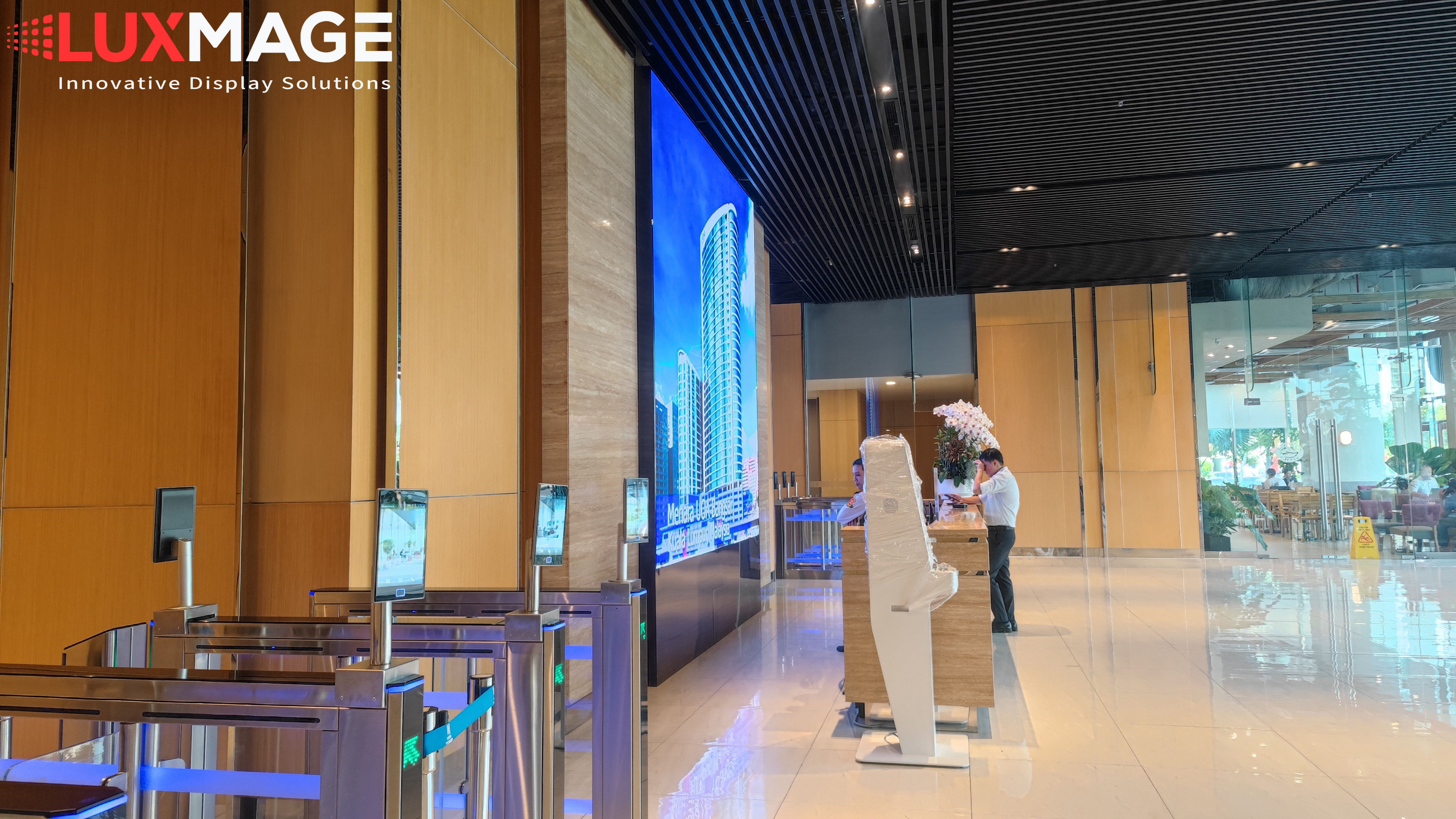 Màn hình LED lễ tân COB P1.25 hiển thị liền mạch, nâng tầm thẩm mỹ tòa nhà hạng