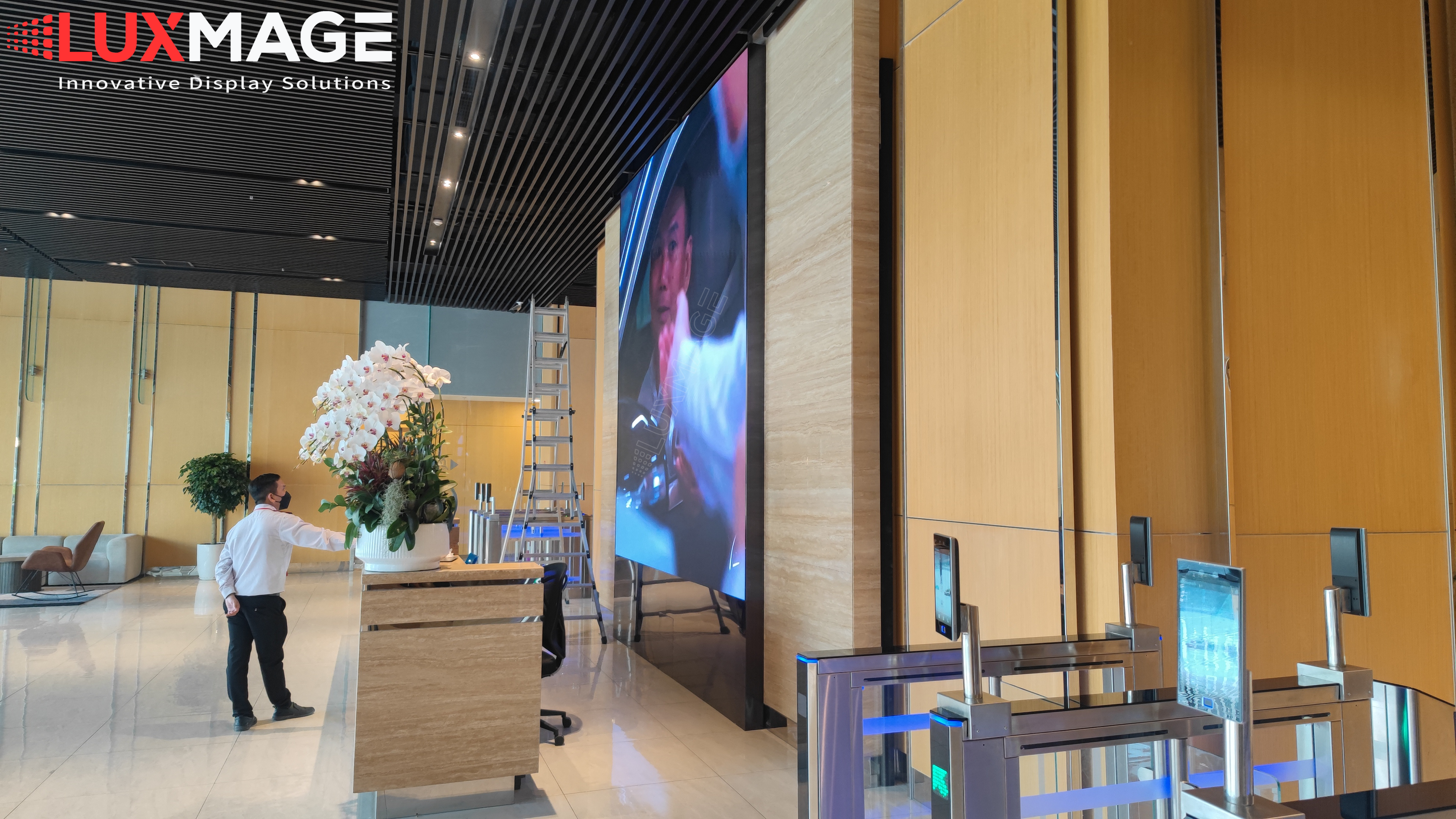 Màn hình COB indoor P1.53 cho chất lượng tương đương TV 4K, không lộ hạt khi đứng gần.