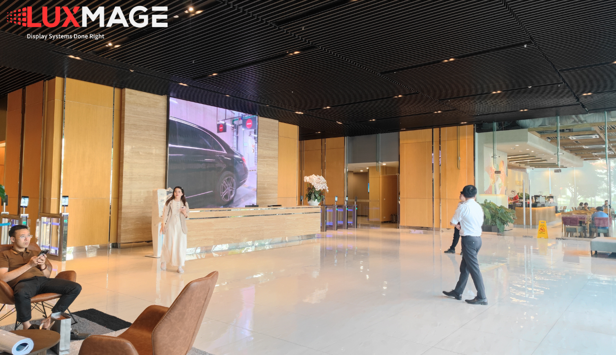 Màn hình LED COB trong nhà cho khu vực lễ tân, nâng tầm hình ảnh doanh nghiệp.