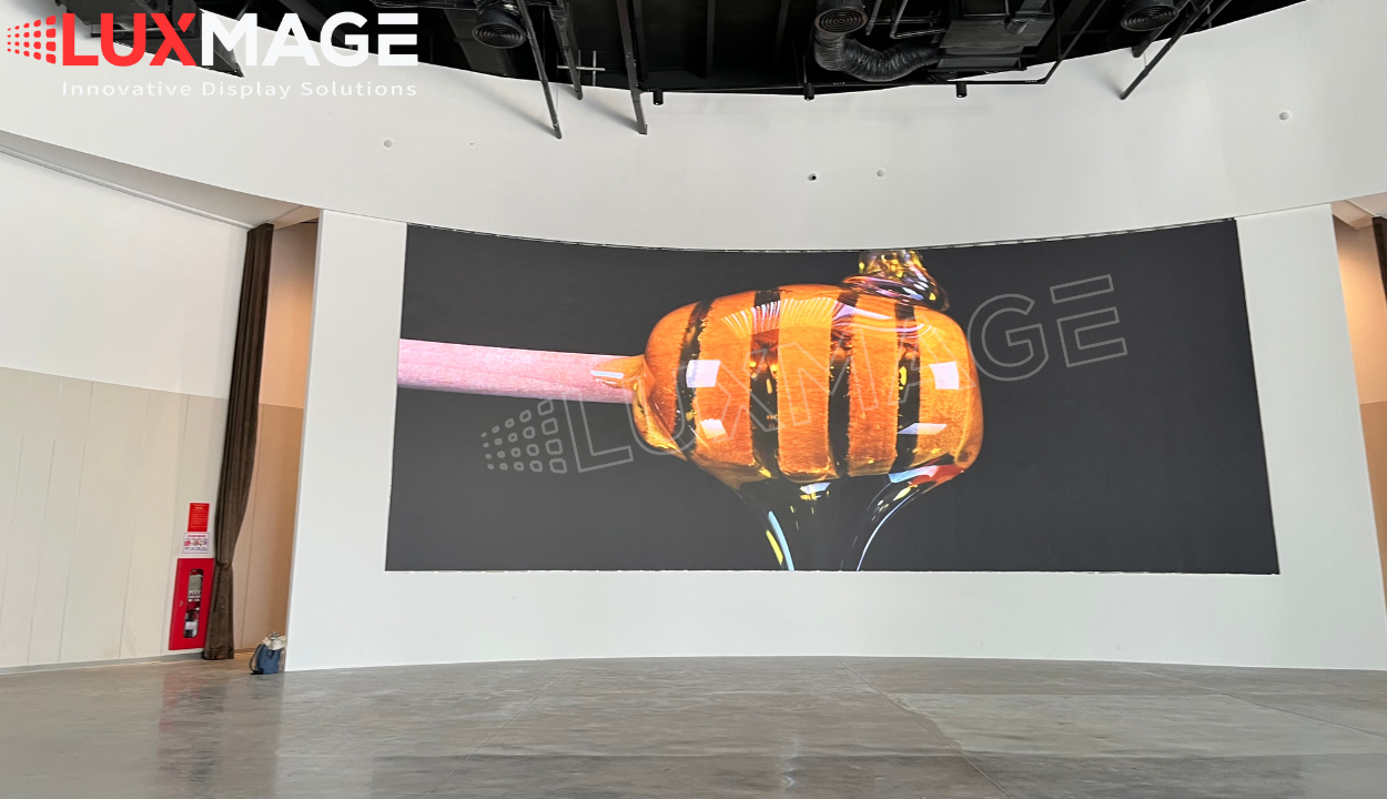 Không gian trình chiếu IMMERSIVE giúp doanh nghiệp nâng tầm trải nghiệm thương hiệu trong thời đại chuyển đổi số.