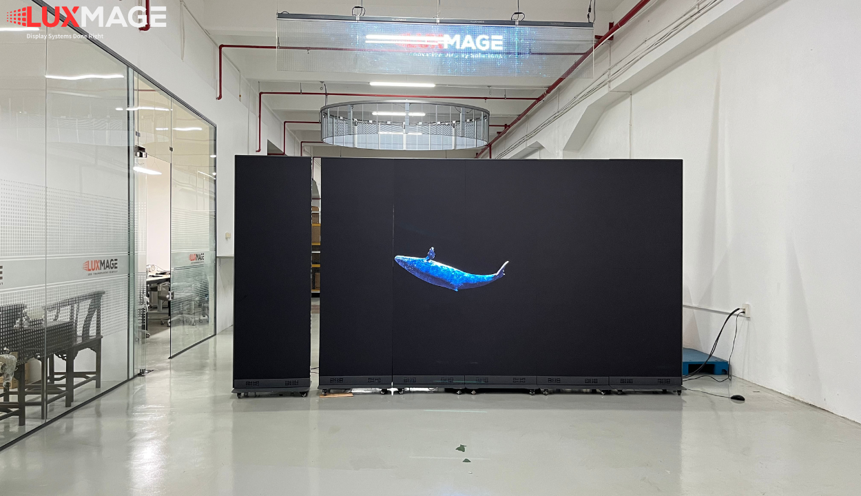 Màn hình LED chân đứng P1.86 giúp cửa hàng thu hút khách hàng vãng lai hiệu quả