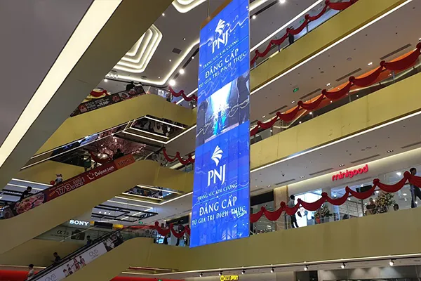 Huge transparent LED screen at Vincom, 10th Hanoi